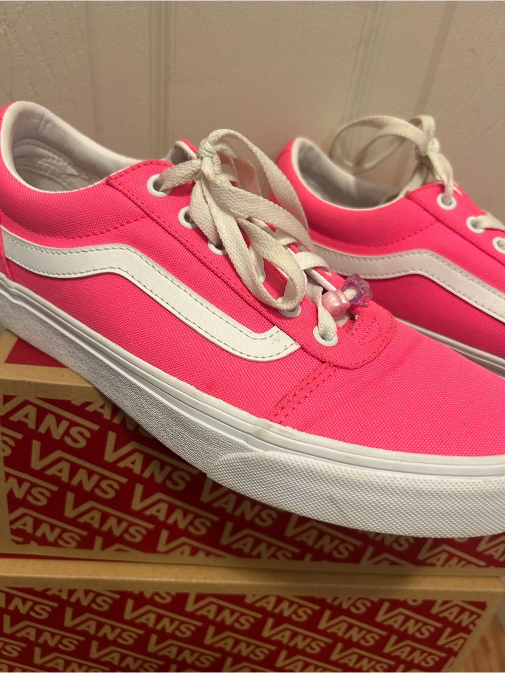 Vans Old Skool Women’s Size 9.5 Lace Up Sneaker Neon Hot Pink/White With Box - Picture 3 of 16